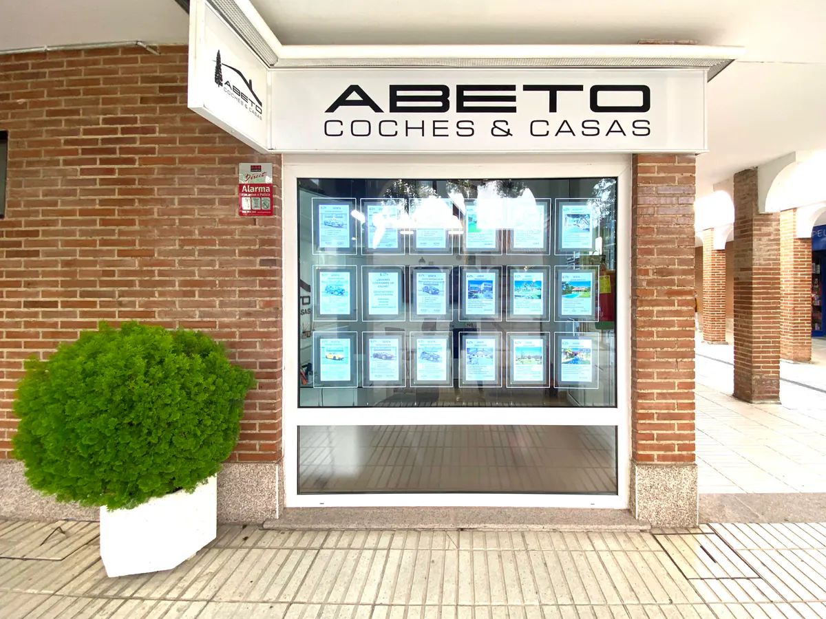 Oficina de Abeto en el Centro Comercial Santo Domingo